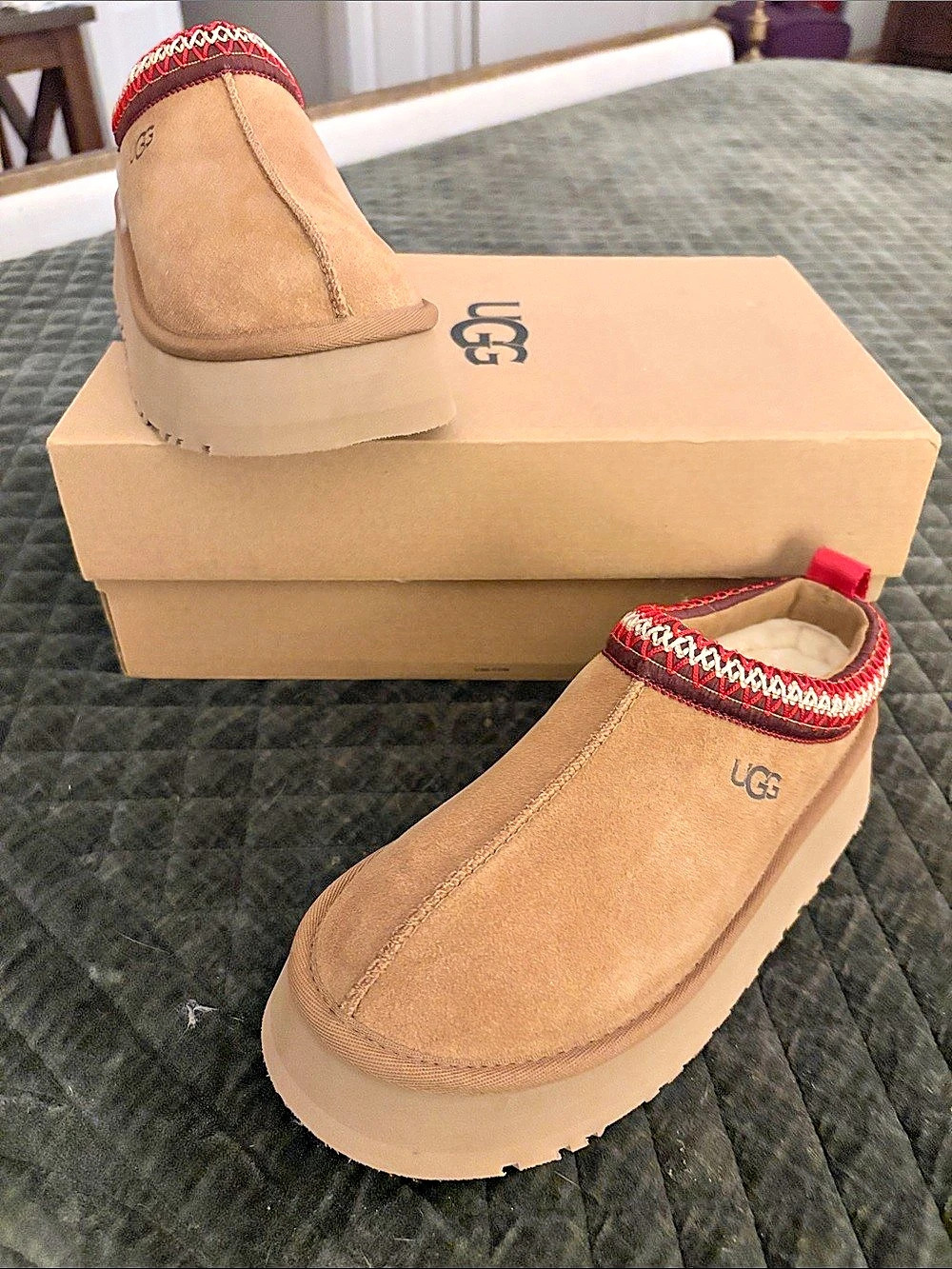 UGG Tazz Platform Suede Clogs - US 7